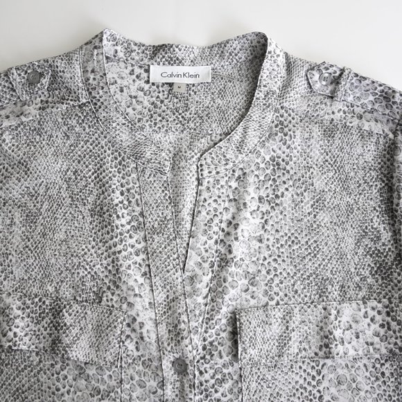 CALVIN KLEIN Gray Snakeskin Print Long Sleeve Blouse - Size Medium - Picture 4 of 9